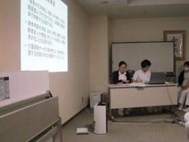 身体拘束廃止委員会による研修会の様子